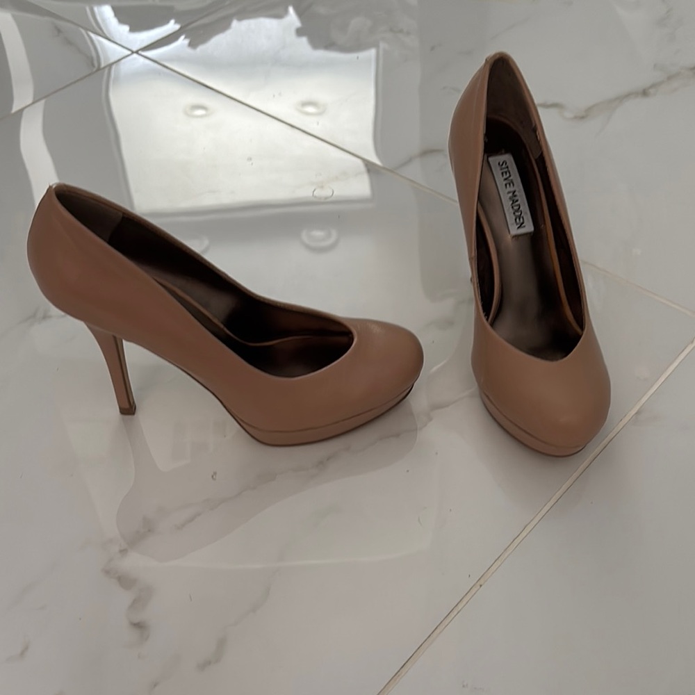 Steve Madden Tan Heels with Stiletto Design